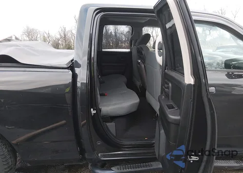 2017 Ram 1500 Express 4X4 6'4 Box из США, поврежденный, VIN 1C6RR7FGXHS678398